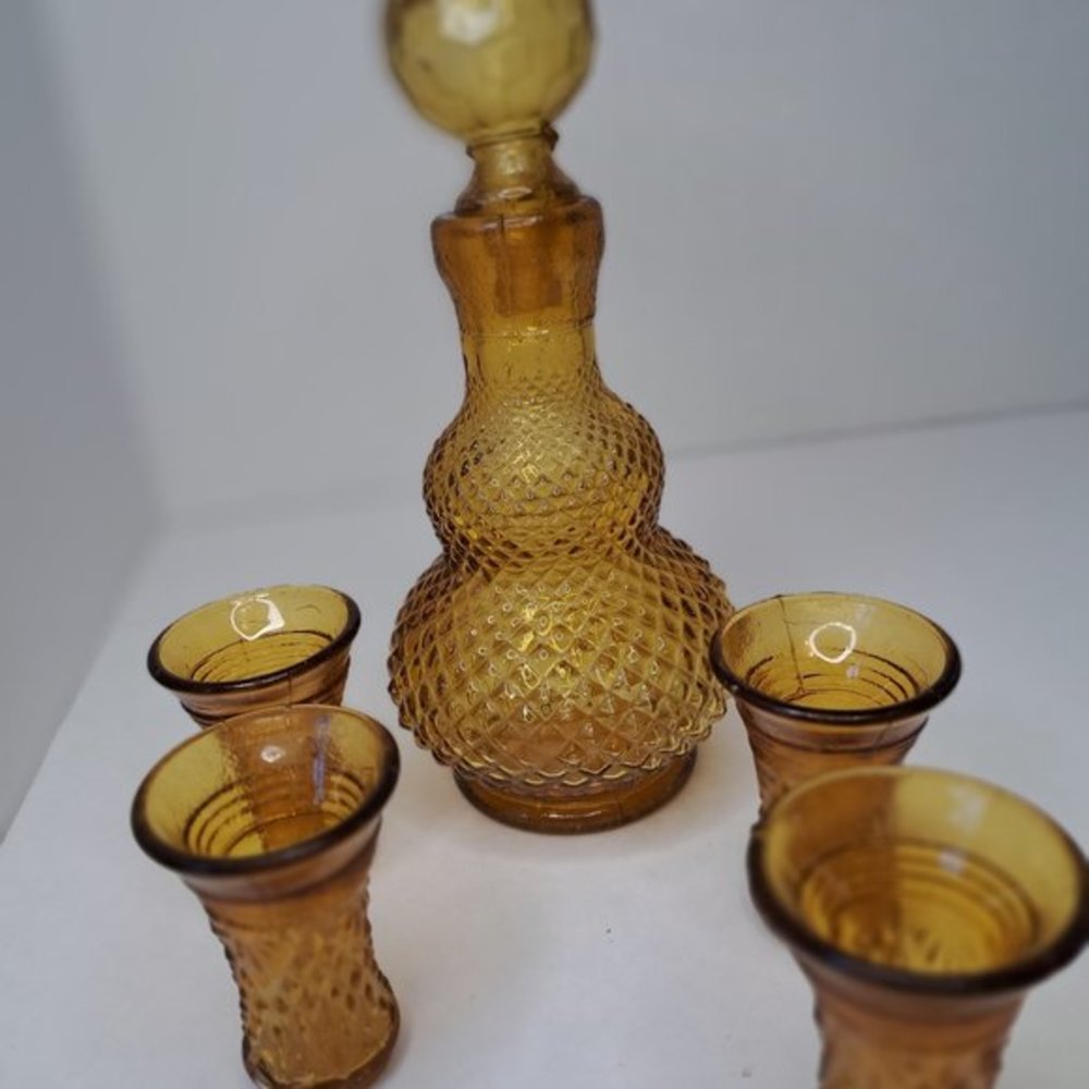 Amber Decanter with 4 glasses made in Taiwan